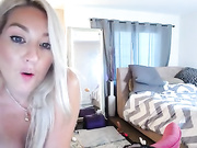 camgirl sammywinters masturbates with vibrator webcam chat