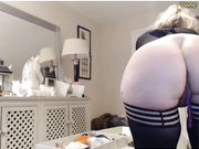lady_english (CB) pussy rub spread