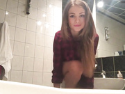 MaryCandy21 - Close Up Pee 2 - Free Premium Video