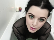 Alissa Noir - Squirting in der Badewanne (1080p)