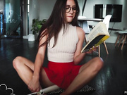 RobinMae - Story Time With Robin pt. 2