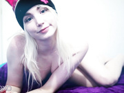 HAYLIEXO – USING A VIBRATOR ON MY PRETTY PUSSY