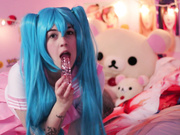 ELLIEMARIE – MIKU HATSUNE TENTACLE PLAY