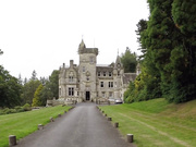 Dani Daniels - Scotland Castle Stranger Blowjob