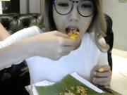 Yeu_Asian shows tits