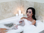 REYA SUNSHINE – BATHTUB JOI