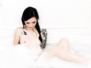 [ManyVids] LaraLou Cumming hard in the bathtub