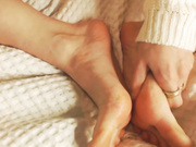 MissAlice_94 - Soft Lit Closeups and Foot Massage