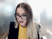 anyarayne glasses girl