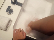 MissAlice_94 washing feet