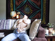 LilyIvy - Hitachi Orgasm In Mom Jeans