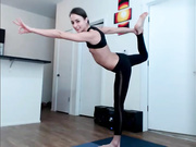 Hollihurricane - nice barefeet exercises