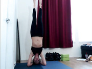 Hollihurricane - nice barefeet exercises