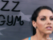 Brazzers - Bella Reese Big Tits at the Gym 720p