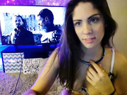 Maybum watching GOT and eating dinner