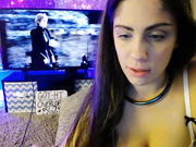 Maybum watching GOT and eating dinner